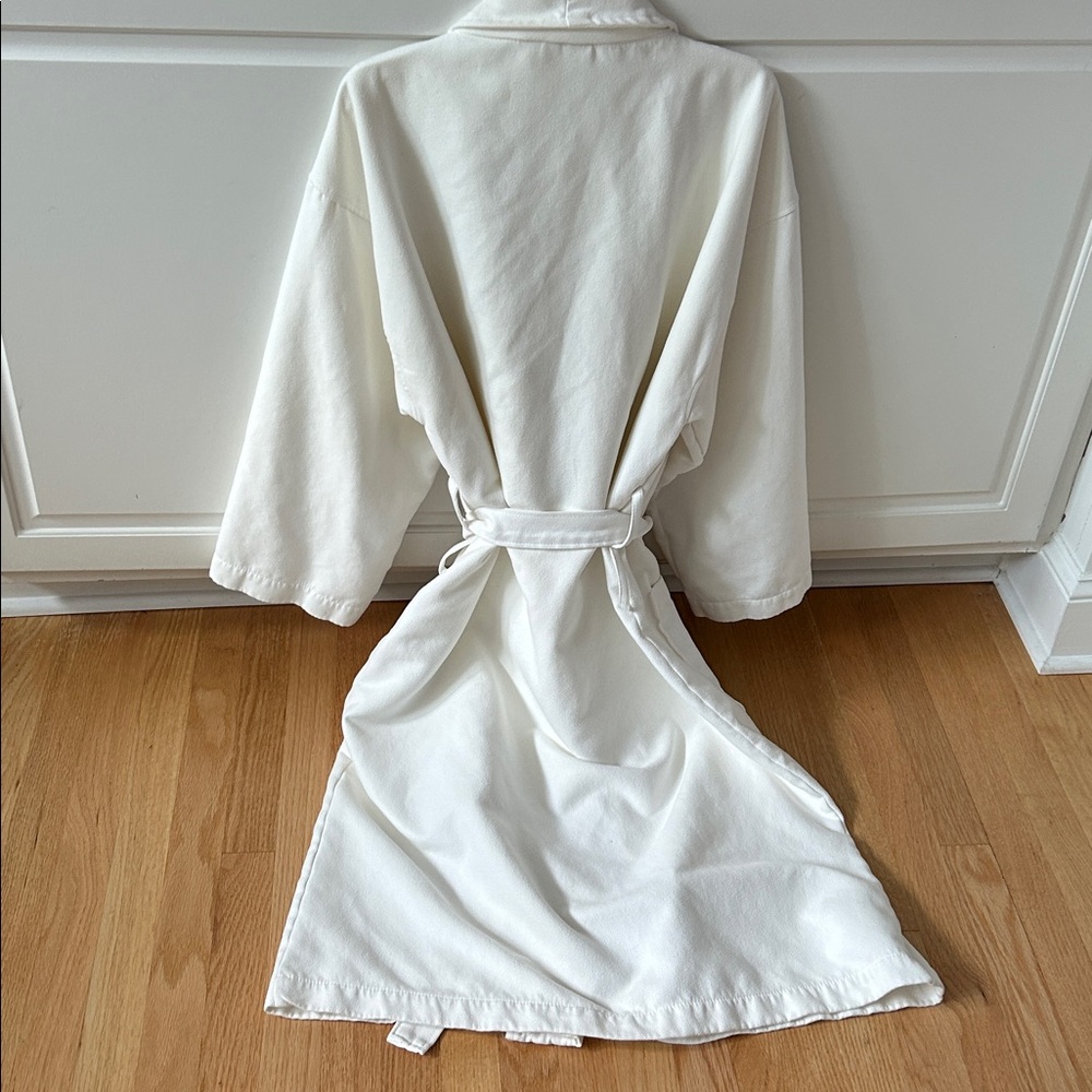 White Microfiber Spa Bathrobe with Embroidered Logo - Picture 4 of 5